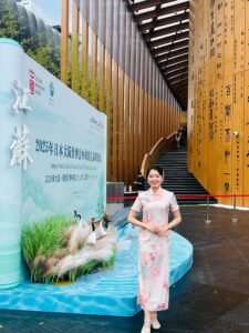 日中バイリンガル司会者辛美瑛大阪万博中国館